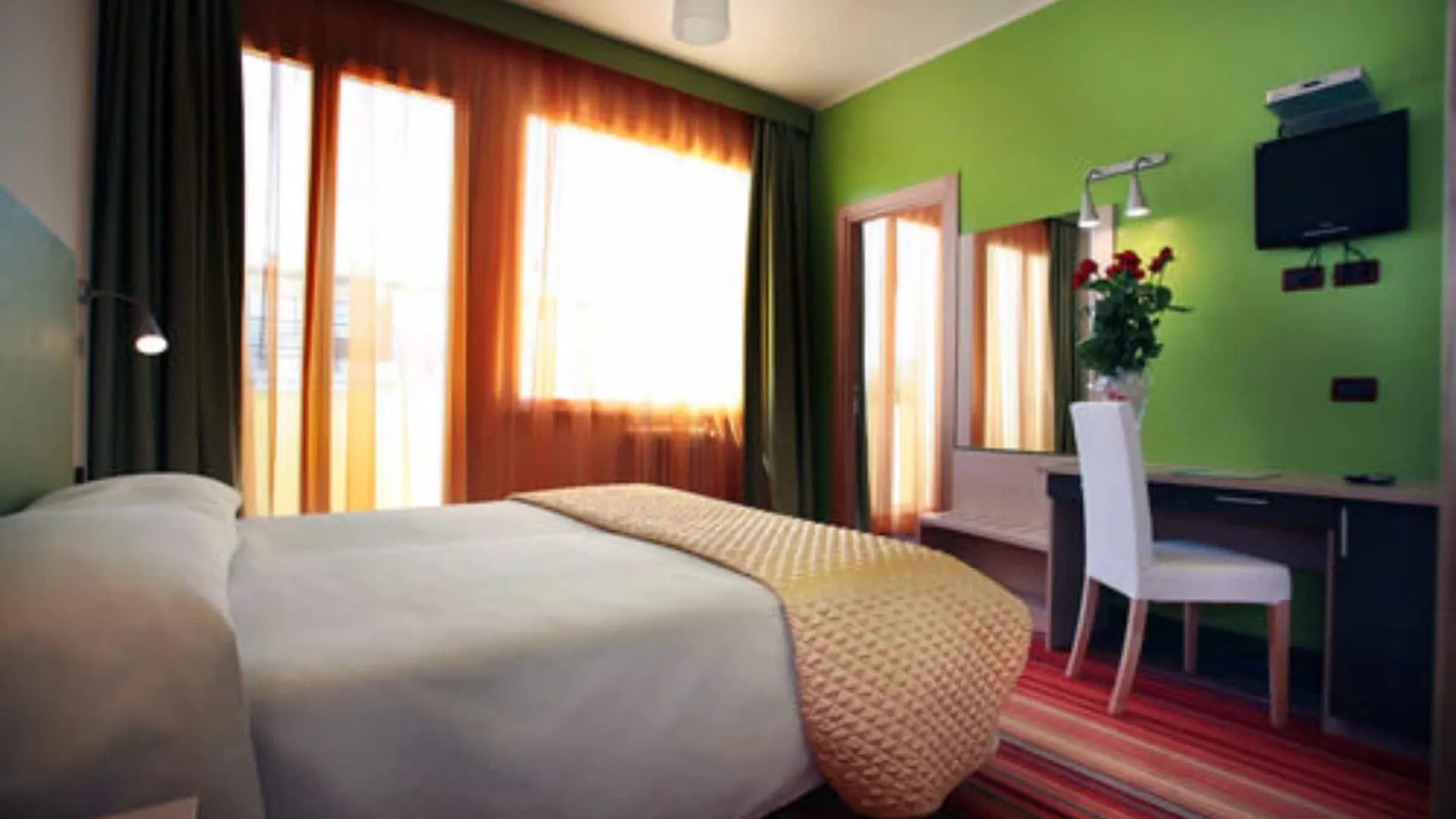 Hi Hotels Sirmione - Lakeview Pool
