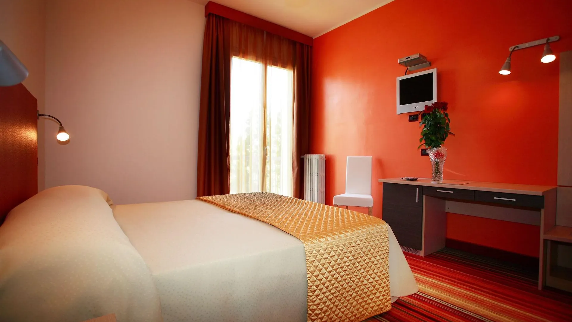 Hi Hotels Sirmione - Lakeview Pool Italy