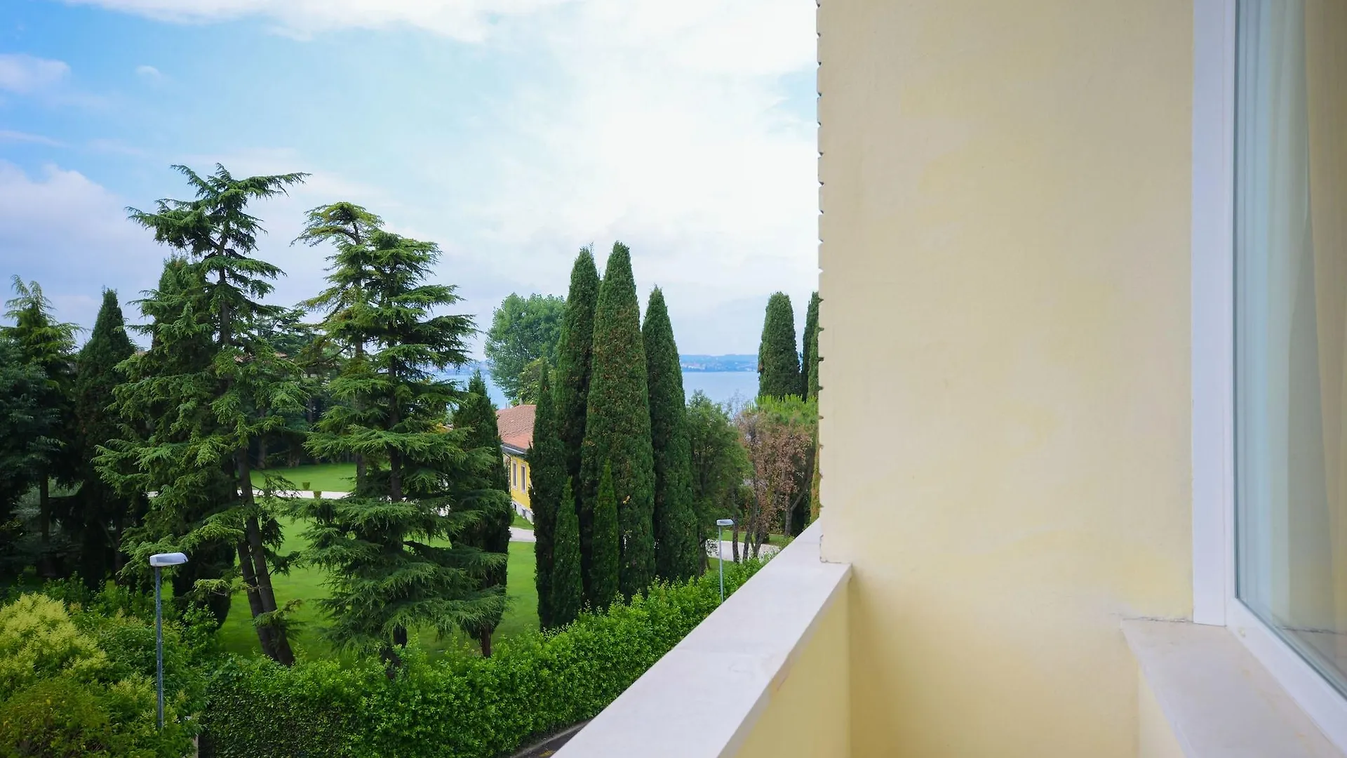 Hi Hotels Sirmione - Lakeview Pool