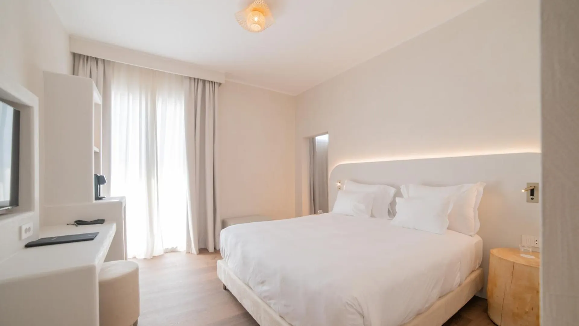 Hi Hotels Sirmione - Lakeview Pool