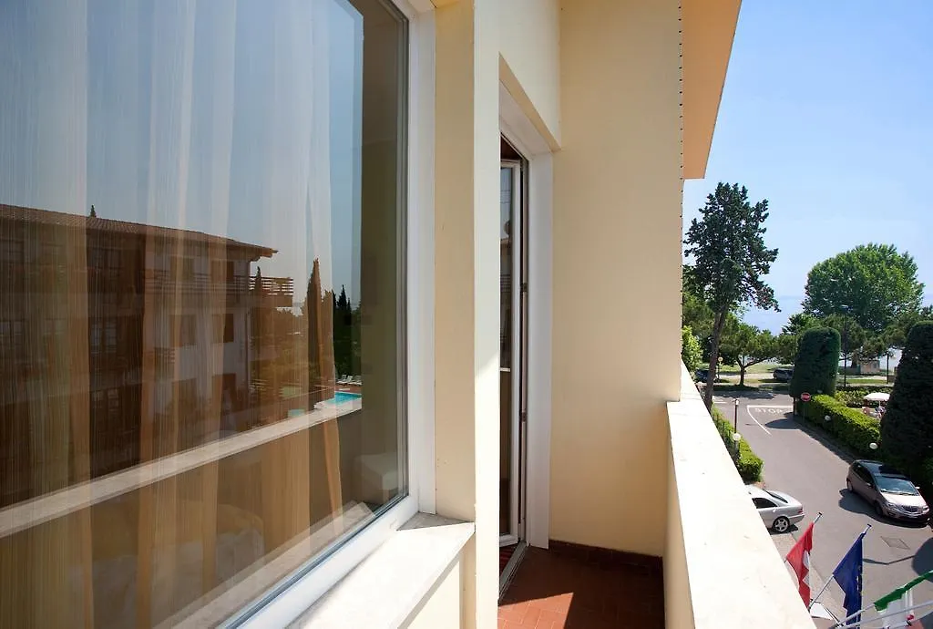 Hi Hotels Sirmione - Lakeview Pool