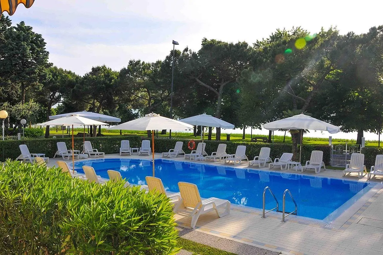 Hi Hotels Sirmione - Lakeview Pool 3*,