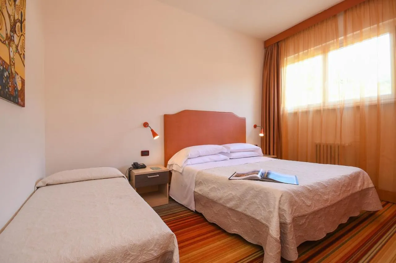 ***  Hi Hotels Sirmione - Lakeview Pool Italy