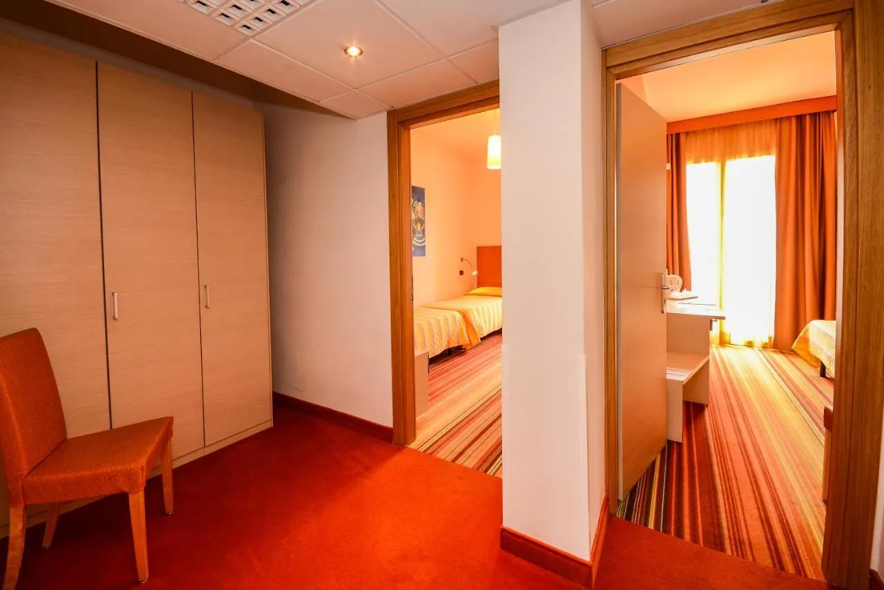 Hi Hotels Sirmione - Lakeview Pool