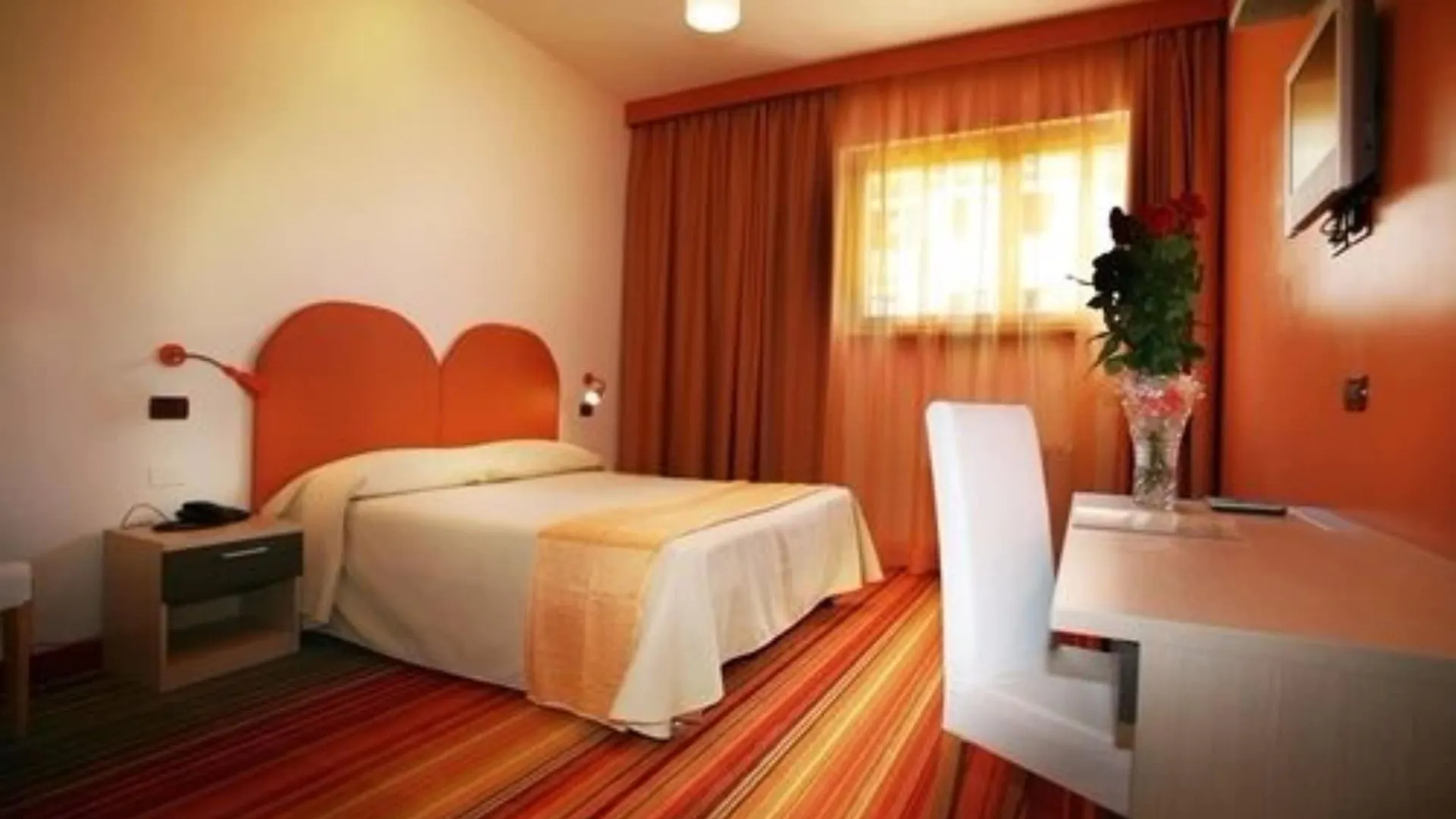 Hi Hotels Sirmione - Lakeview Pool