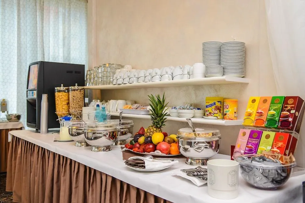 Hi Hotels Sirmione - Lakeview Pool Italy