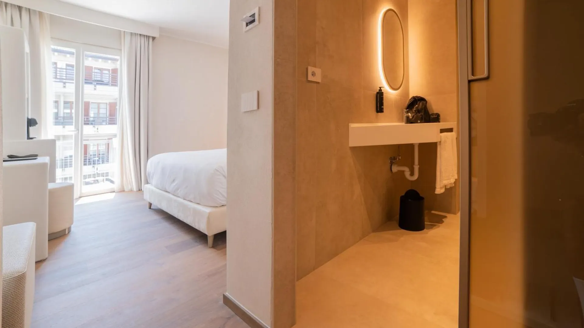 Hi Hotels Sirmione - Lakeview Pool