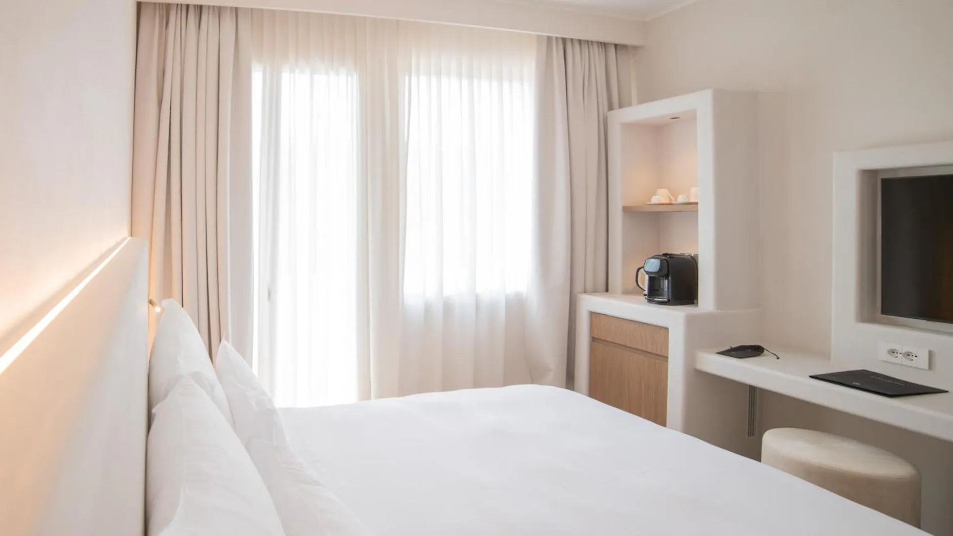 Hi Hotels Sirmione - Lakeview Pool