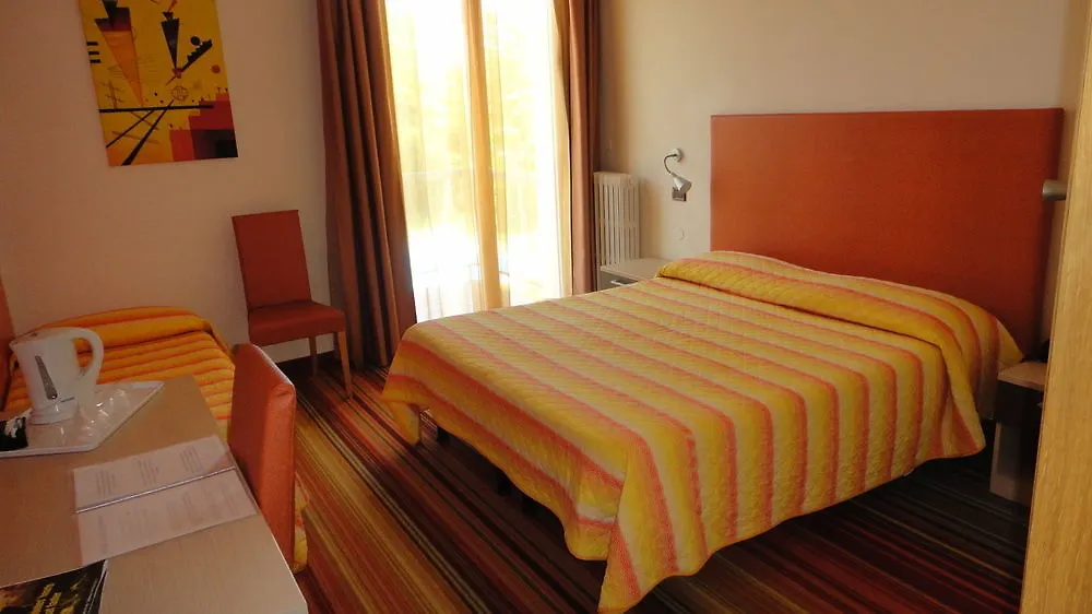Hi Hotels Sirmione - Lakeview Pool 3*,