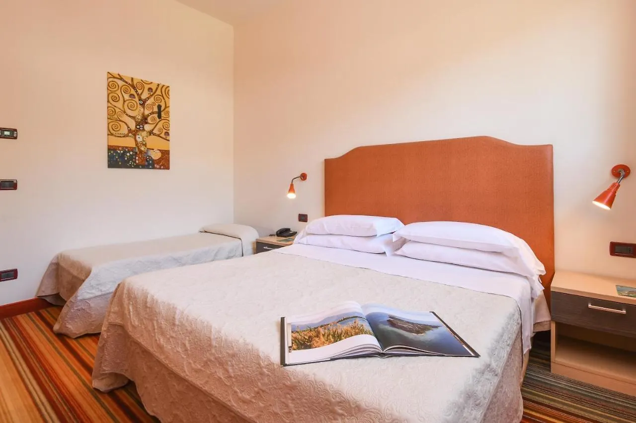 Hi Hotels Sirmione - Lakeview Pool 3*,
