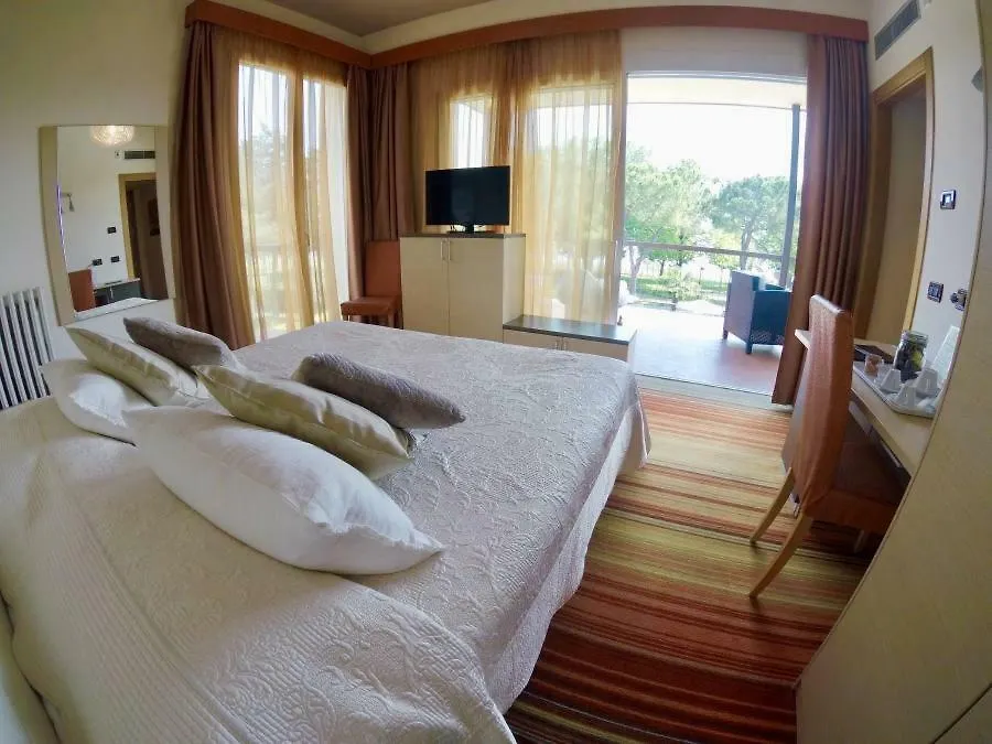 Hi Hotels Sirmione - Lakeview Pool